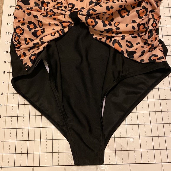 Large Cheetah Print/Black Shein* Swimsuit 1 Piece Waist Accent Women’s HalterTie - Picture 7 of 10